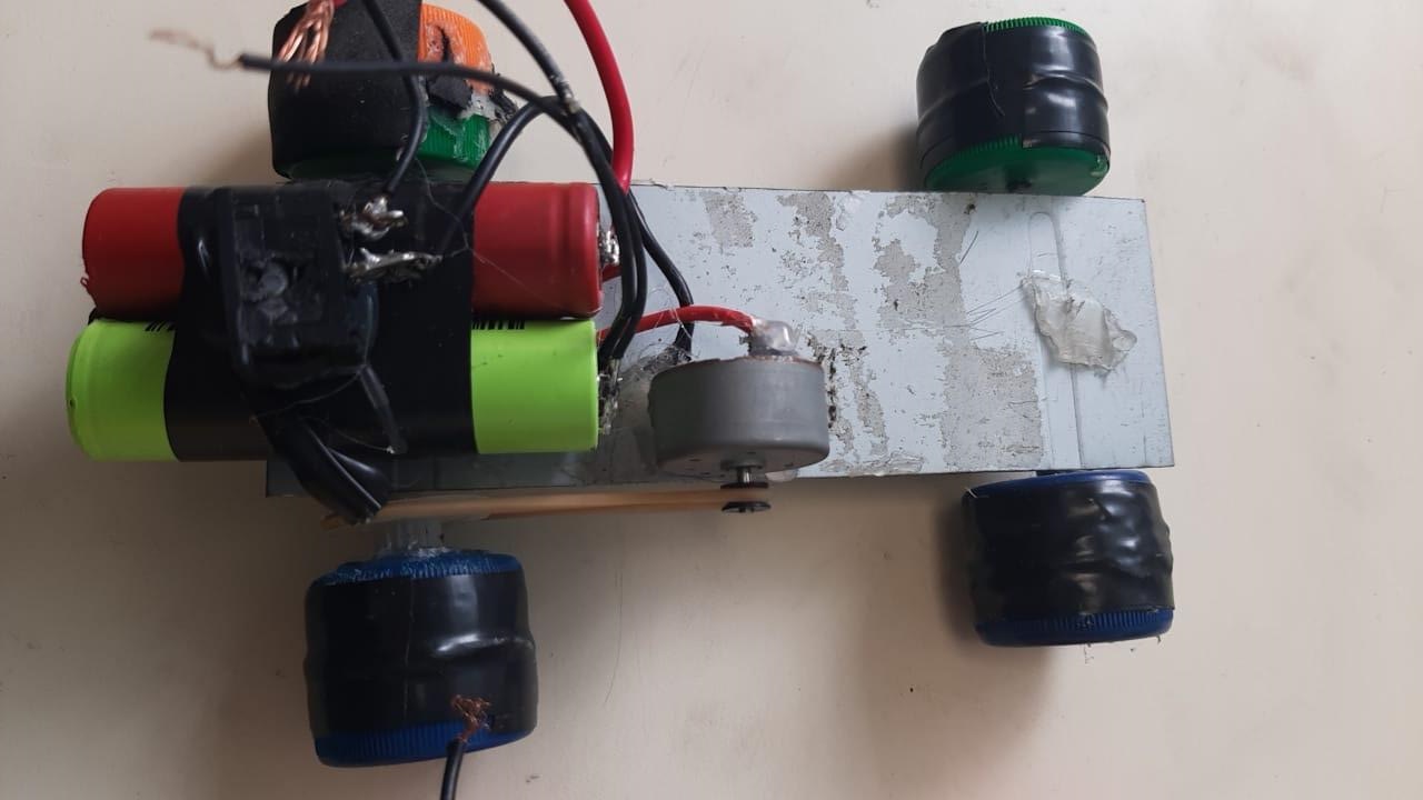 Ejemplo de robot dragster escolar. Imagen: DGCyE.